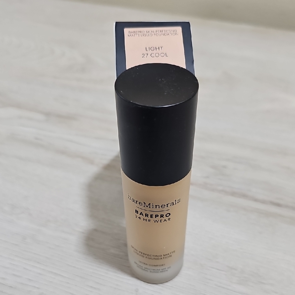 BareMinerals BarePro 24HR Wear Skin Perfecting Matte Foundation - Light 27 Cool - Picture 2 of 5